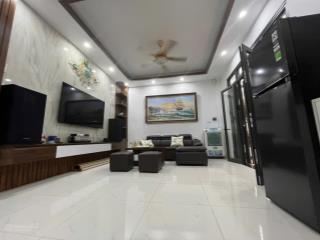 Chính chủ cần bán căn nhà dt33m2,4 tầng nhà full nội thất,vị trí trung tâm,chỉ việc xách valy về ở