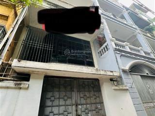 Bán nhà xuân thủy, 8.9 tỷ, 40m2, kinh doanh, ba bước ra phố, ngõ ba gác, 30m ra đường lớn