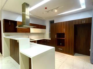 Nhà 5 tầng lộ giới 8m, ngay p1  q11 (củ) cách đường hồng bàng 150m. nhà rộng rãi có chỗ để xe ôtô