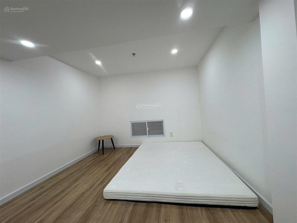 Căn hộ dịch vụ full nt gác cao hơn 2m sát bên đh ufm, kcx tân thuận, cầu tân thuận