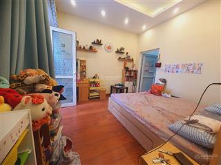 Bán nhà trần hữu tước, 70m2 x 3 tầng, sổ đỏ, thoáng, nông giá chào 12.5 tỷ