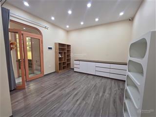 Bán nhà phố cát linh, gần văn miếu, 50m2, nhà đẹp, đầy đủ nội thất, vài bước chân ra ô tô