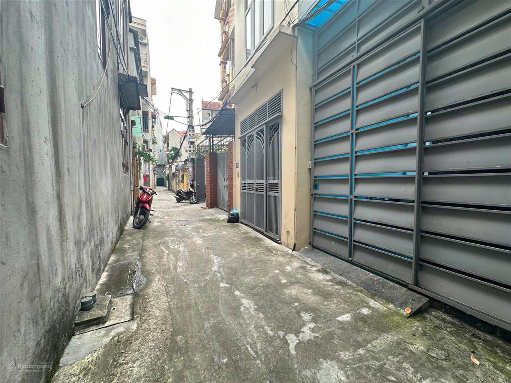 Bán đất tặng nhà 3 tầng phố trần cung sổ đỏ nở hậu 3 thoáng ngay phố