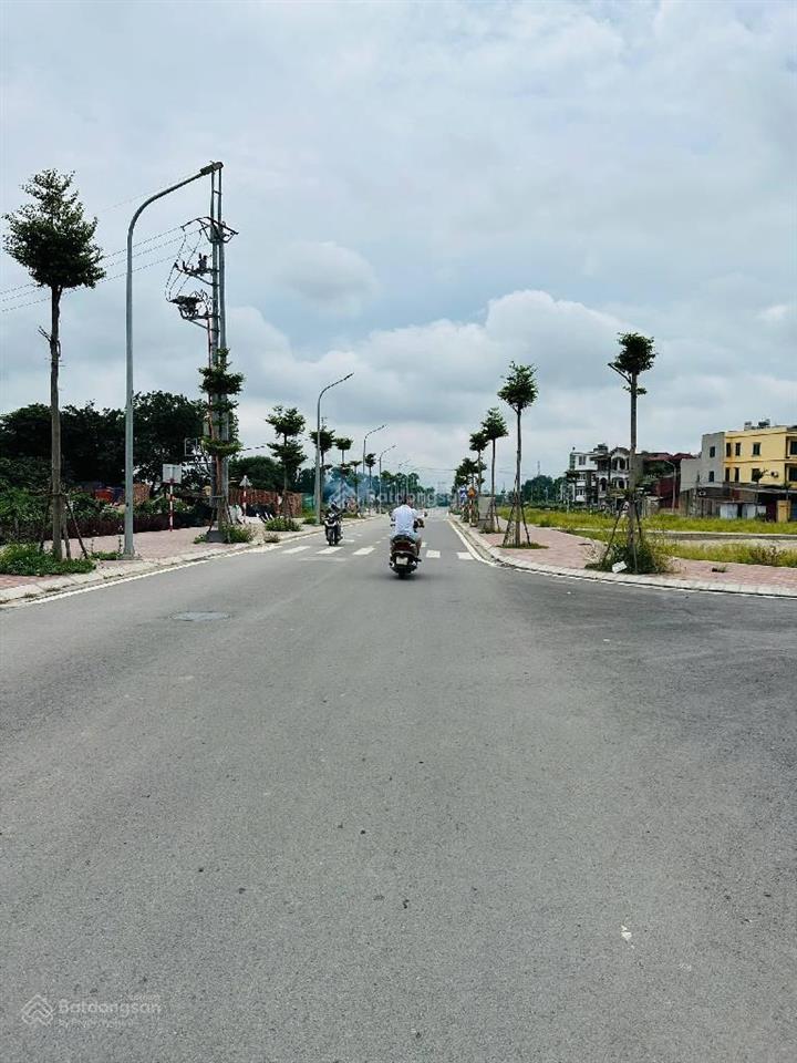 Bán đất đấu giá 79m2 tại huỳnh cung, tam hiệp, thanh trì, 15,5 tỷ vnd , vỉa hè , ô tô tránh