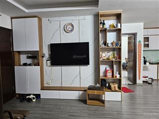 Tôi cc cần bán căn hộ 80m, 3 phòng ngủ, 2vs. các phòng đều có cửa sổ ánh sáng.