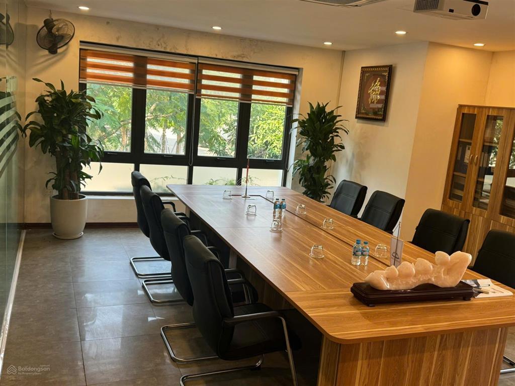 Mặt đường 30m  view biệt thự  50m ra công viên đô nghĩa  kinh doanh sầm uất  6 oto tránh