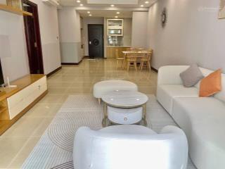 Bán căn hộ 2 phòng ngủ tầng trung hướng đông nam view bể bơi