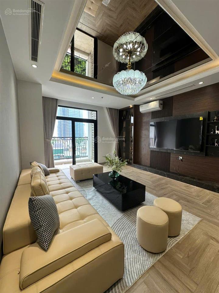 Căn góc 181m2 tầng trung hướng mát tại royal city