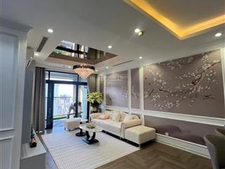 Bán căn hộ 140m2 tầng trung hướng mát nhà 3 ngủ rộng ( 2 ngủ sáng ) phòng khách sáng !