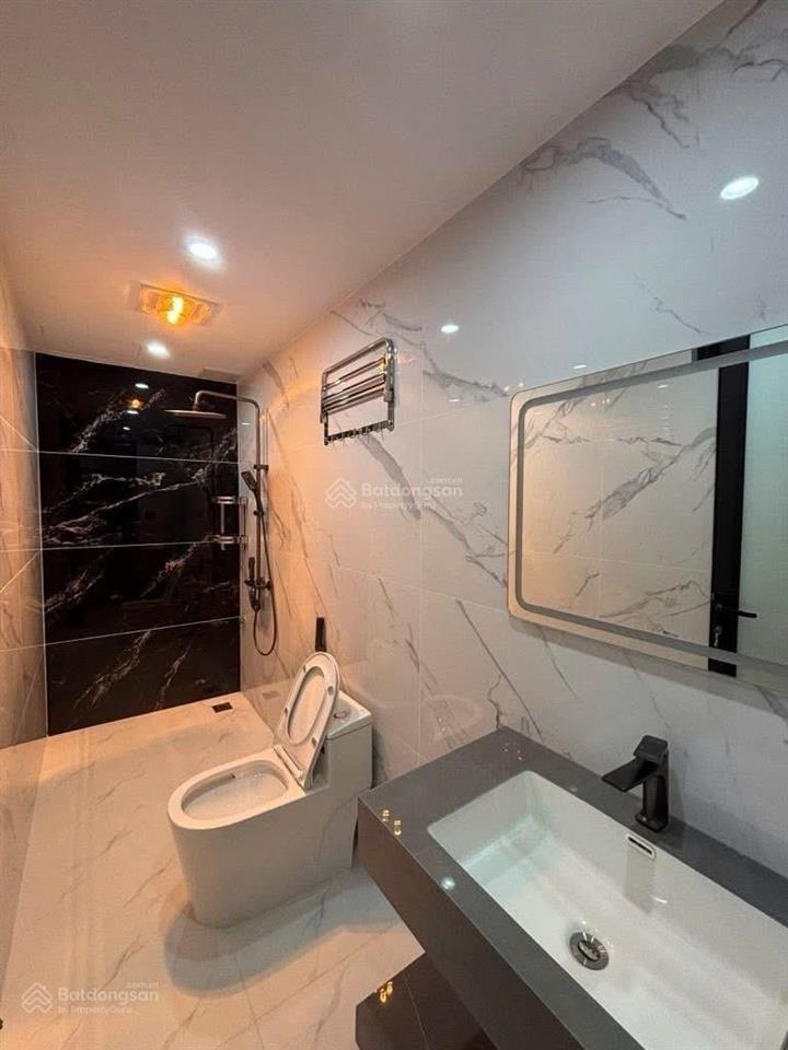 Nhà mới tinh gần ubnd tây mỗ 45m hơn 8 tỷ thang máy ô tô gần nhà vị trí đẹp ngay ub