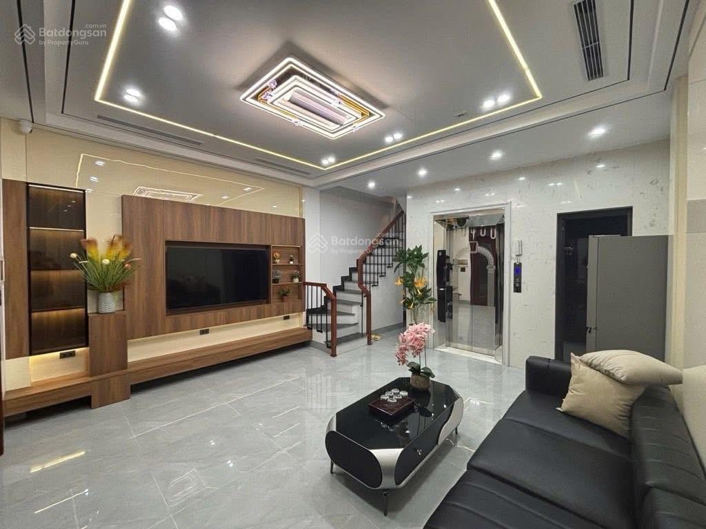 Nhà mới tinh gần ubnd tây mỗ 45m hơn 8 tỷ thang máy ô tô gần nhà vị trí đẹp ngay ub