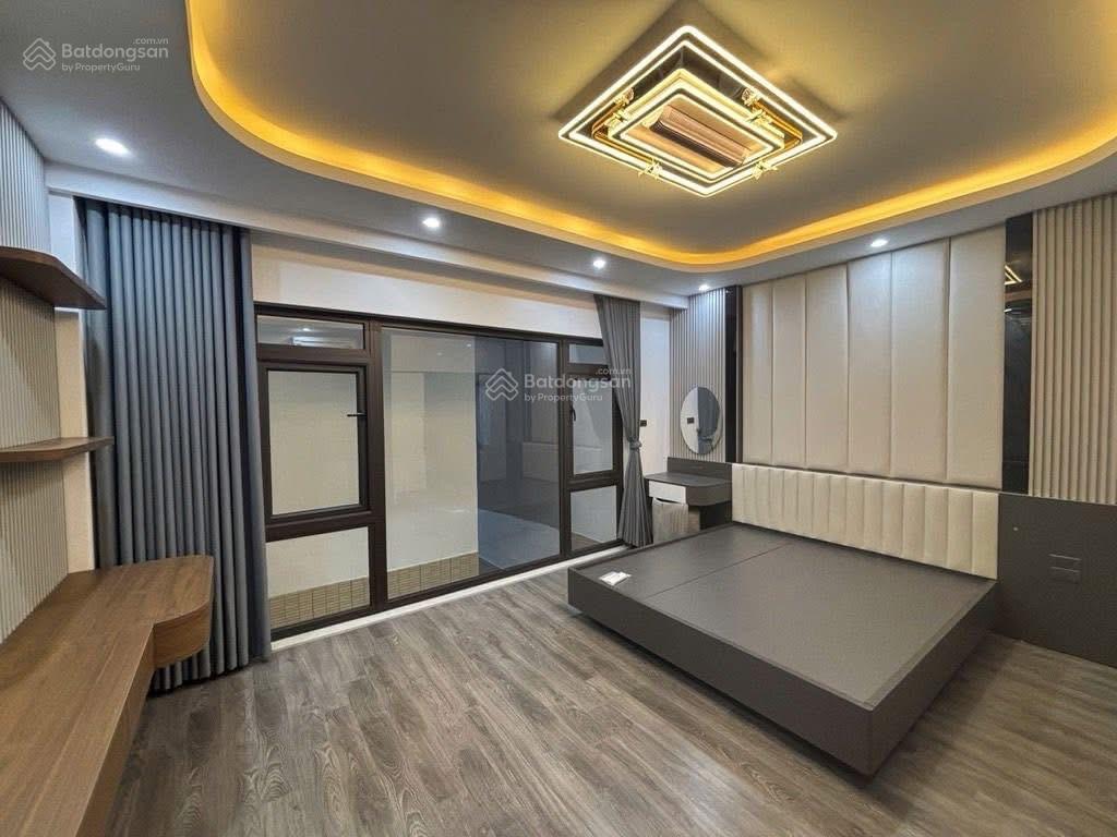 Nhà mới tinh gần ubnd tây mỗ 45m hơn 8 tỷ thang máy ô tô gần nhà vị trí đẹp ngay ub