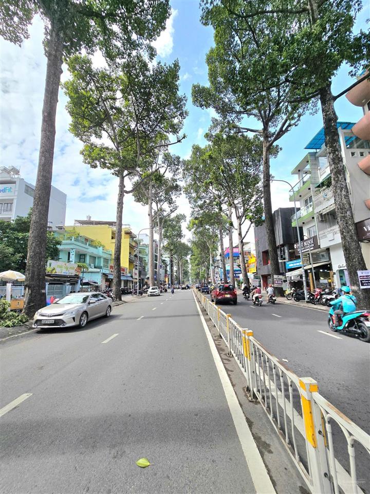 Cho thuê nhà mặt tiền nguyễn tri phương quận 10  8x17m 3 tầng giá 110 triệu/tháng