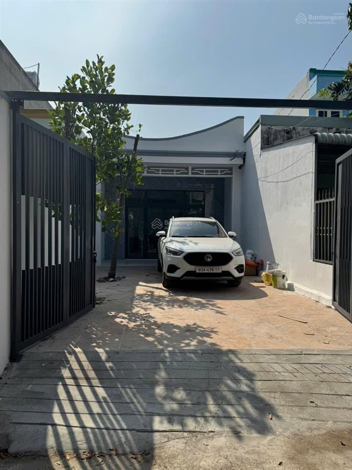 Bán nhà mới xây hxh 3pn dt đất 150m2 sân rộng rãi để oto thoải mái đang cho thuê 7tr/tháng