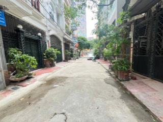 Siêu hiến bán nhà phố phùng chí kiên  cầu giây  phân lô  ô tô đỗ của 30m x 5 tầng giá 8.1 tỷ.
