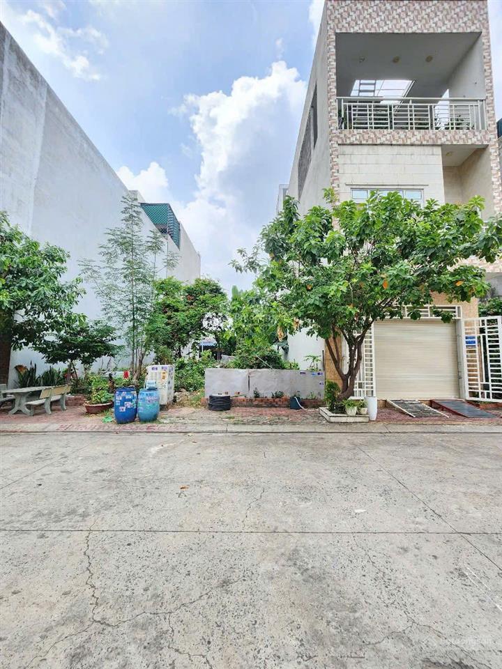 Tôi chính chủ cần bán đất kdc sóng thần dt 75m2 shr cách vincom 550 chỉ 200m đường rộng 20m thông