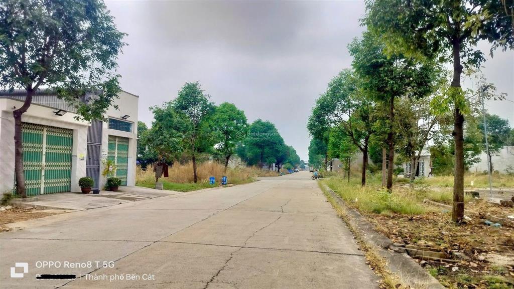 Bán đất đối diện chợ mặt đường nl6 thới hòa dt 150m2 shr cách quốc lộ 13 chỉ 2p đi xe kdc đông đúc