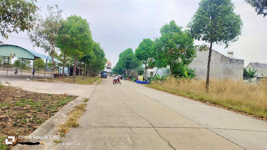 Bán đất đối diện chợ mặt đường nl6 thới hòa dt 150m2 shr cách quốc lộ 13 chỉ 2p đi xe kdc đông đúc