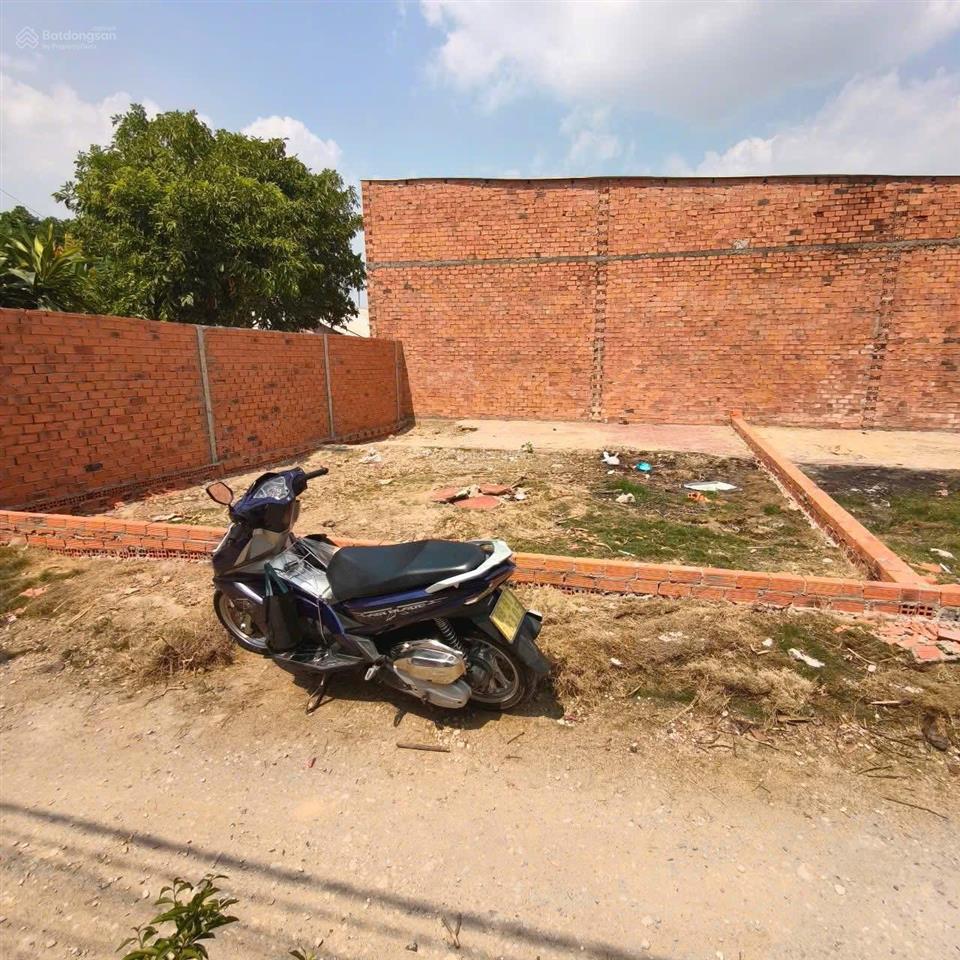 Chủ đi nước ngoài gửi bán lô đất ngay đường bình nhâm 27 shr đường trước đất 4m xe hơi quay đầu