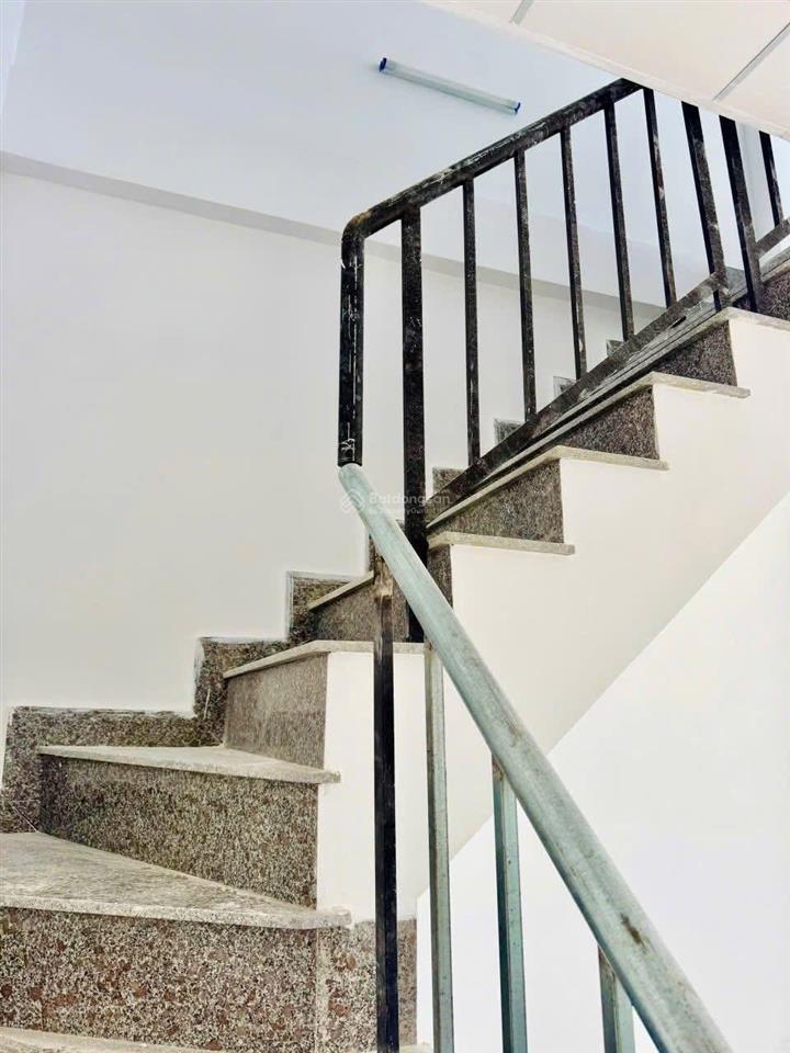 Bán nhà ngay cổng trường cấp 2 lai uyên kết nối vào kcn, dt 130m2 shr 1 trệt 1 lầu và 3 phòng trọ