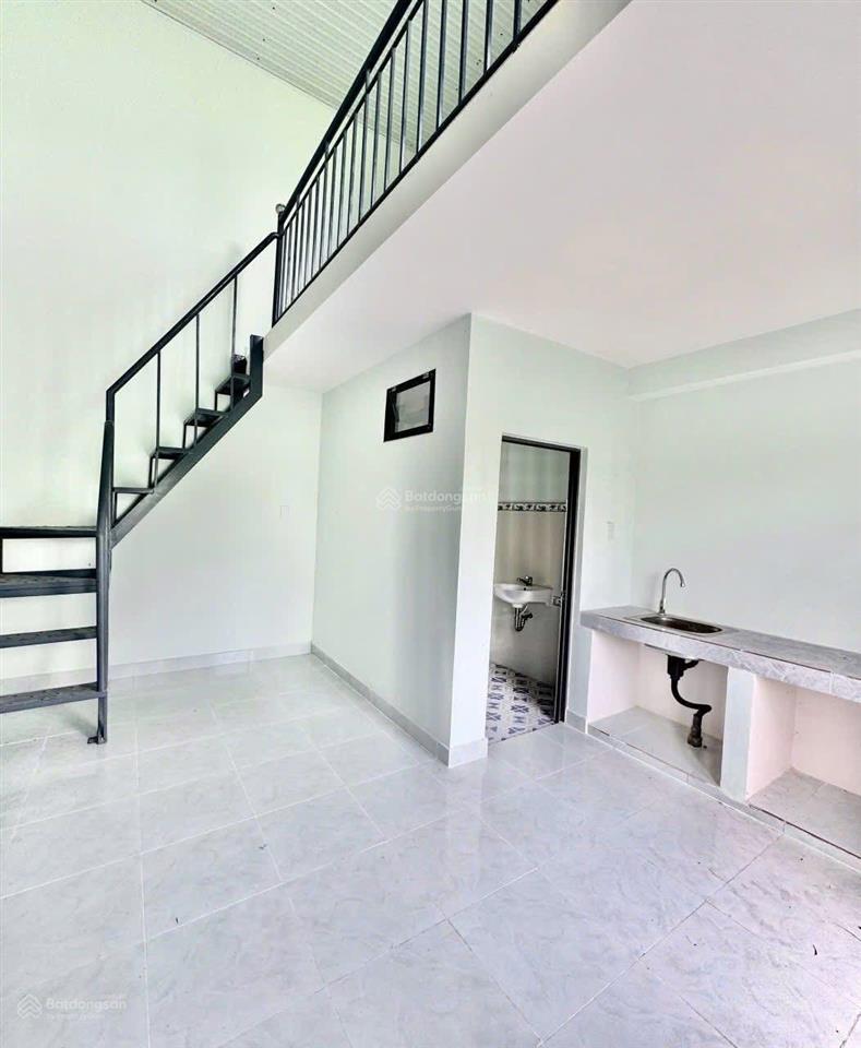 Bán nhà ngay cổng trường cấp 2 lai uyên kết nối vào kcn, dt 130m2 shr 1 trệt 1 lầu và 3 phòng trọ