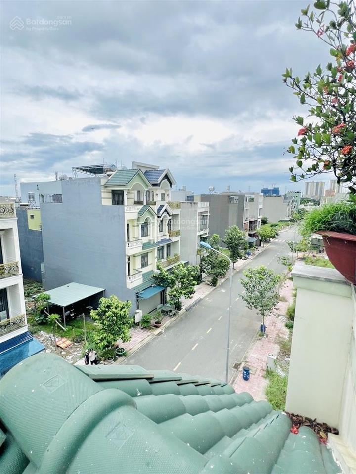 Bán nhà 4 tầng có thang máy trục chính kdc phú hồng thịnh, dĩ an, 101m2 (5 x 21m)