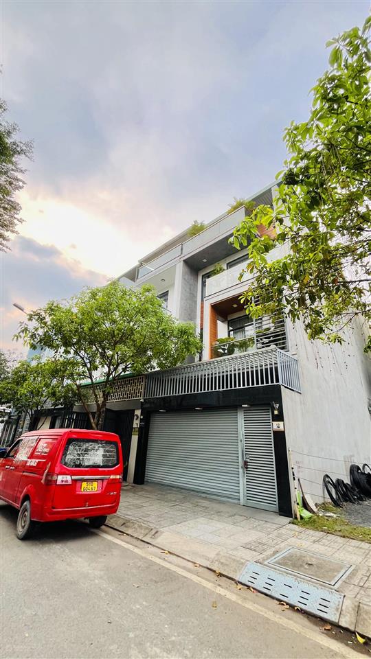 Bán nhà mặt tiền kdc savico tam bình, 4 tầng có thang máy, 141m2 (6 x 23,5m)