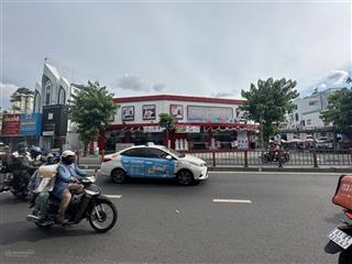 Cho thuê showroom 855 quang trung gv, dt50x80m trống suốt giá 500tr