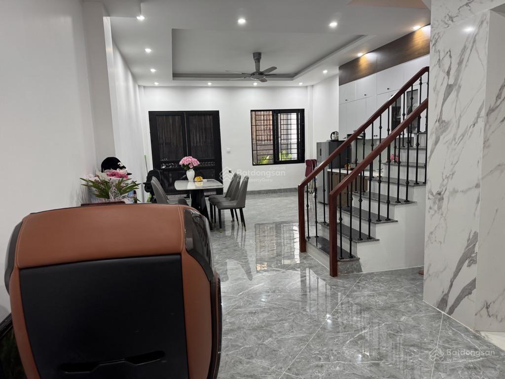 Nhà mặt phố giáp bát 112m2*5t, 16 phòng ngủ, gara chứa 2 ô tô, dưới 300 tr/m2