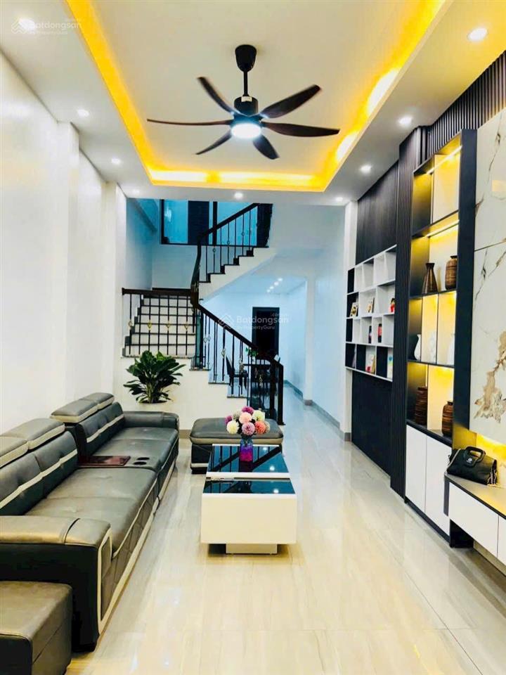 Nhà diện tích rộng mà có sân để ô tô giá nhỉnh 2tỷ