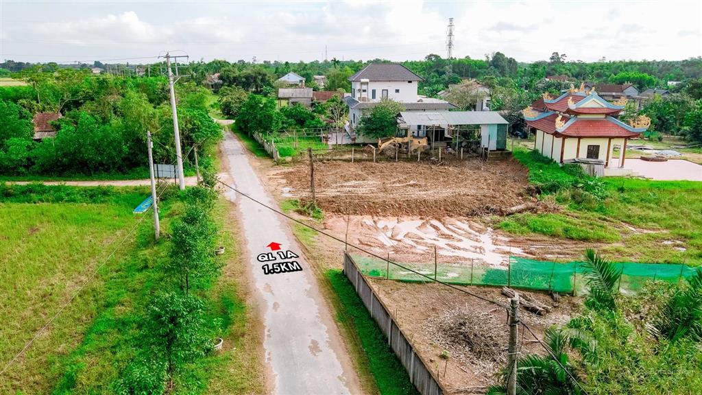 Trục đường nhựa sát vách khu công nghiệp tại hải lâm, hải lăng, quảng trị