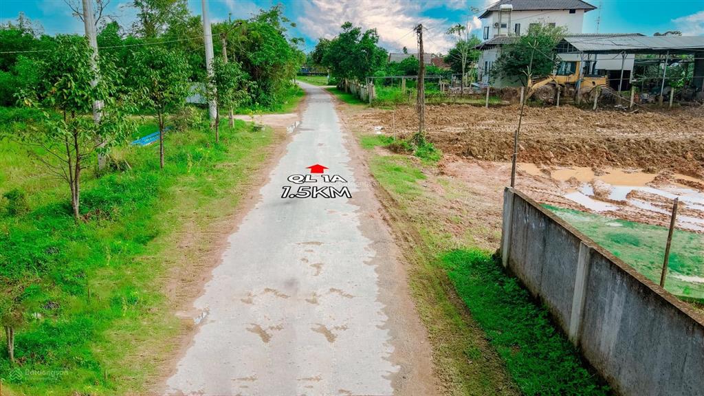 Trục đường nhựa sát vách khu công nghiệp tại hải lâm, hải lăng, quảng trị