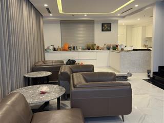 Chính chủ cần cho thuê căn hộ duplexes 250m2 tại khu ngoại giao đoàn hà nội. đầy đủ nội thất