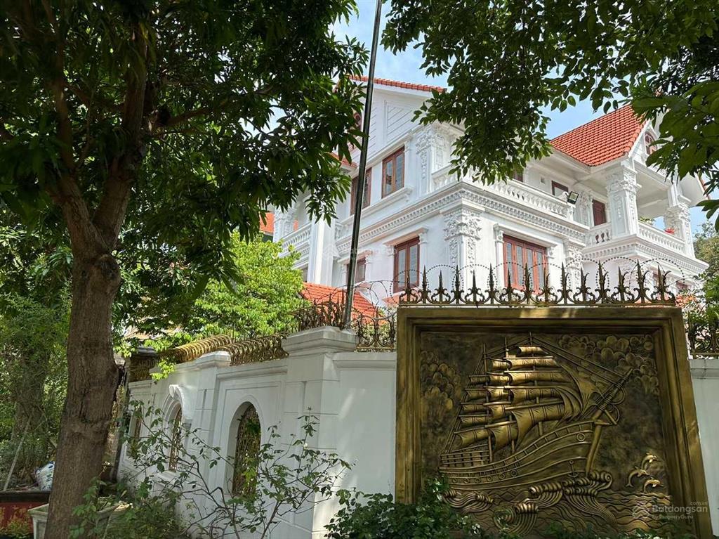 Bán liền kề 38  dt 100m2, hướng đông, đường to 15 m, giá 170 triệu/m². hoàn thiện  0932 652 ***