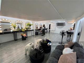 Cho thuê mặt bằng cityland rộng 100m, đã decor phòng makeup  có phòng ở lại full nội thất