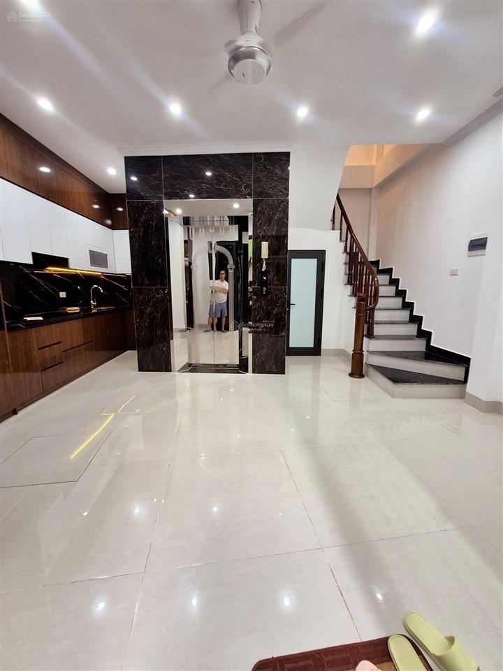 Lô góc vĩnh phúc xây mới, 30m thẳng tắp ra ô tô, 2 thoáng sáng, thang máy, mặt tiền lớn, dt 48m2*5t