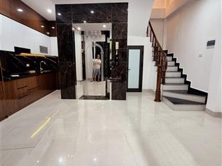 Lô góc vĩnh phúc xây mới, 30m thẳng tắp ra ô tô, 2 thoáng sáng, thang máy, mặt tiền lớn, dt 48m2*5t
