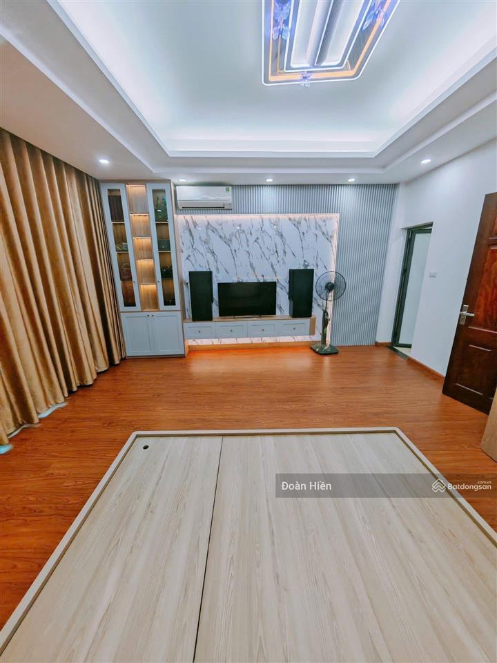 Nhà hoàng hoa thám, 55m2, ngõ thông , ô tô đỗ 50m, mặt tiền gần 6m, ô chờ tm, 9 pnkk, ở/cho thuê