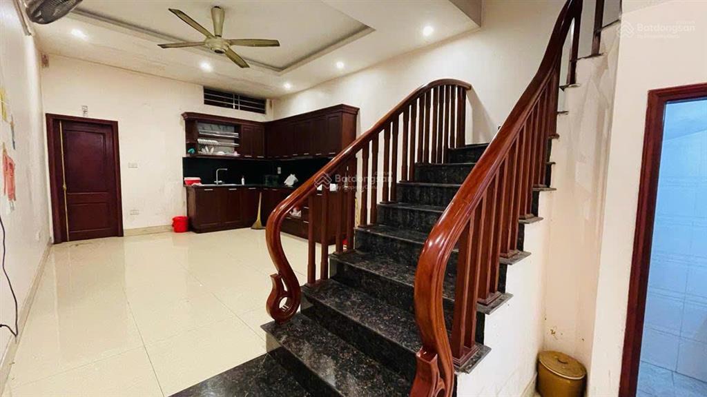 Bán nhà văn quán, hà đông mặt phố kinh doanh ô tô vào nhà dt 47 m2, 4.5m mt, giá chỉ 13.7 tỷ