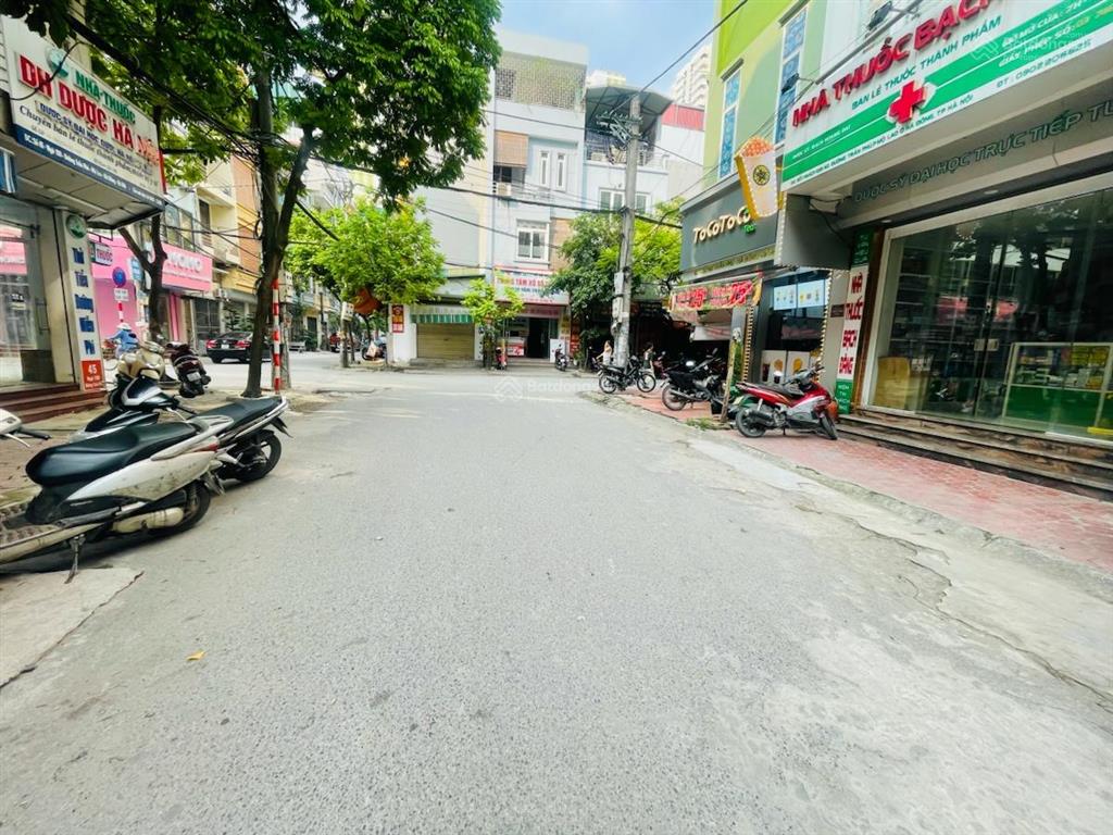 Cơ hội vàng bán đất mỗ lao 50m vuông vắn mặt tiền 4m, chỉ 20m ra đường 18m ô tô tránh sầm uất!