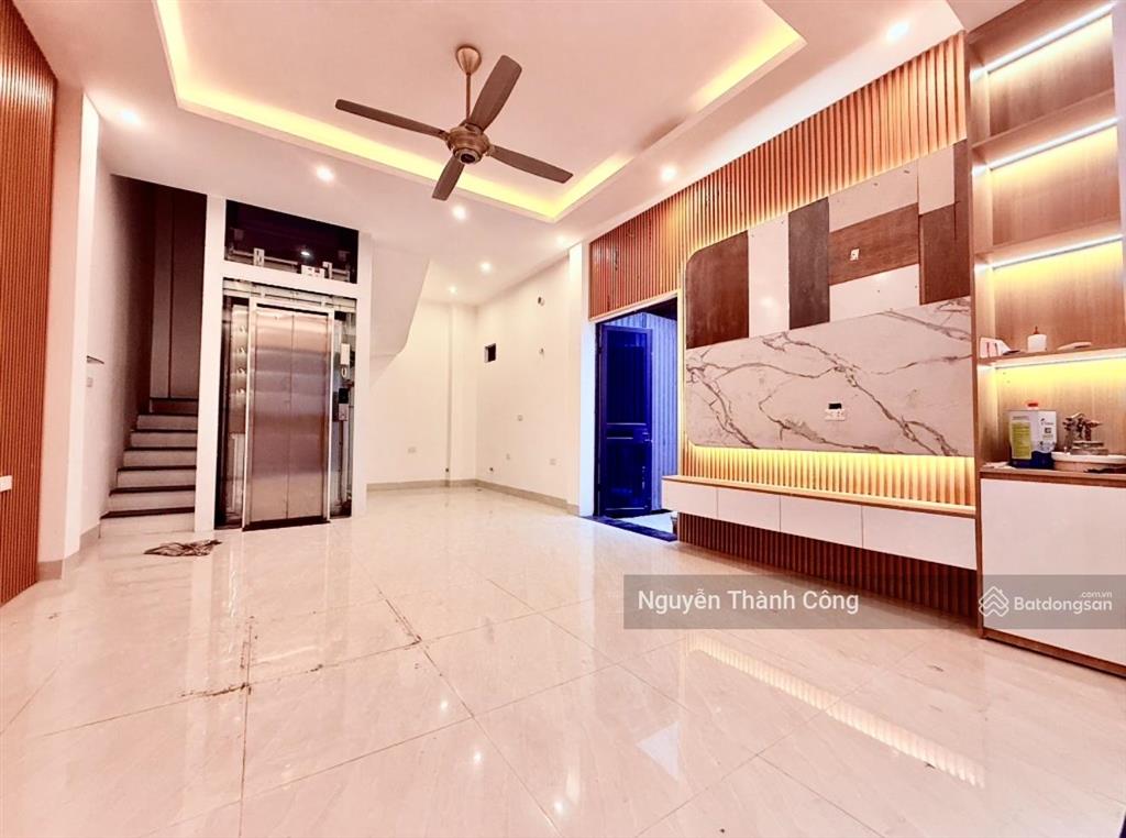 Bán nhà giải phóng, hoàng maiô tô tránh trước nhàsẵn thang máy, 30m ra g.phóng5 tầng 3pn