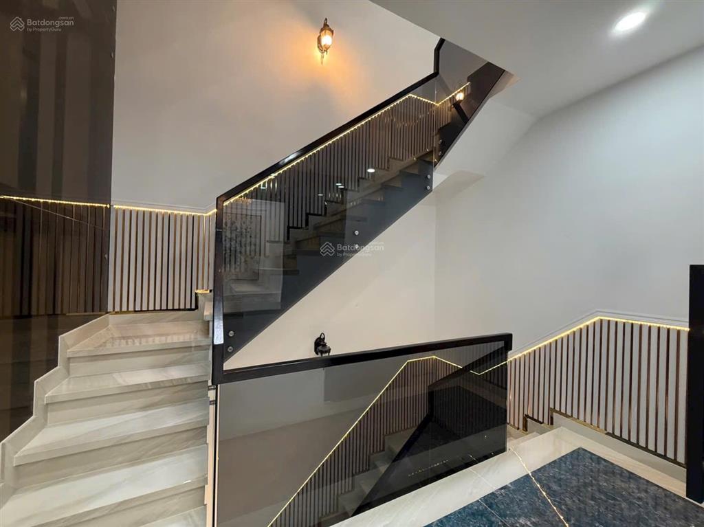 Nhà mới xâykhu tái định cư  p.phú mỹ quận 7. cách phú mỹ hưng 500m.