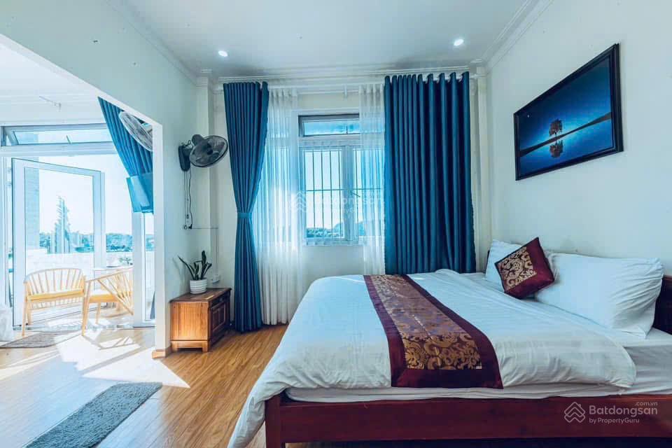 Bán nhà phố mặt tiền hoàng hoa thám  đà lạt. 415.9m2, 3 tầng 6p. đường ô tô. sổ riêng, 25 tỷ