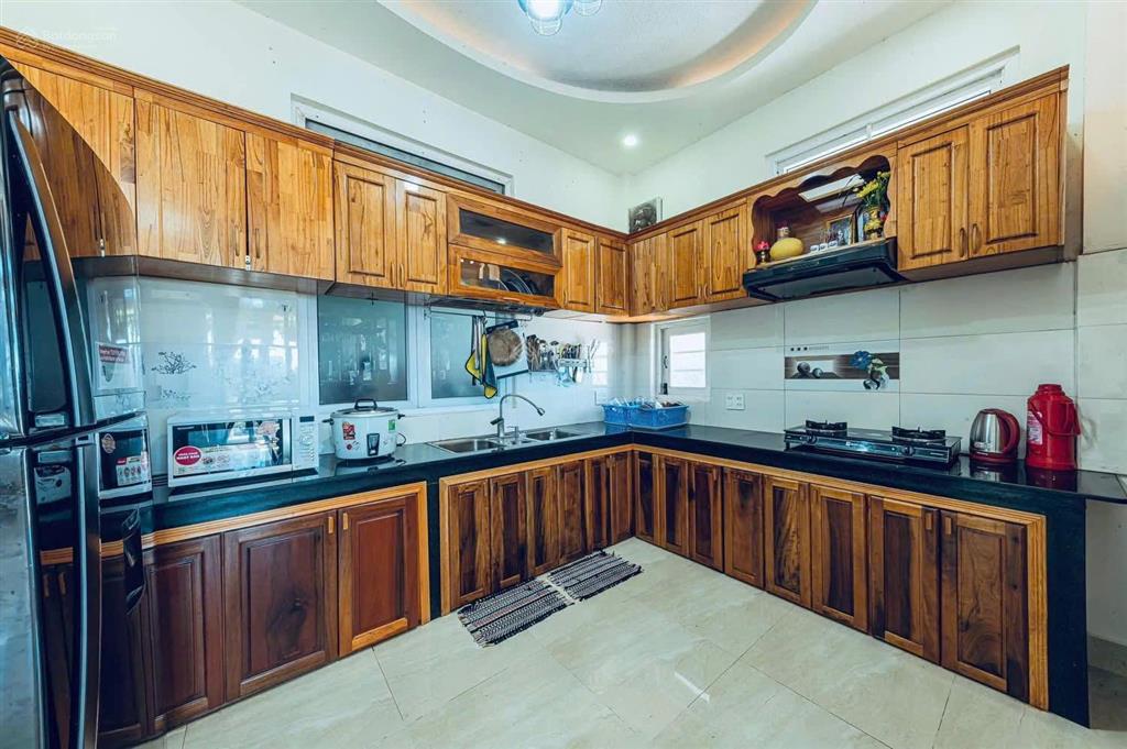 Bán nhà phố mặt tiền hoàng hoa thám  đà lạt. 415.9m2, 3 tầng 6p. đường ô tô. sổ riêng, 25 tỷ