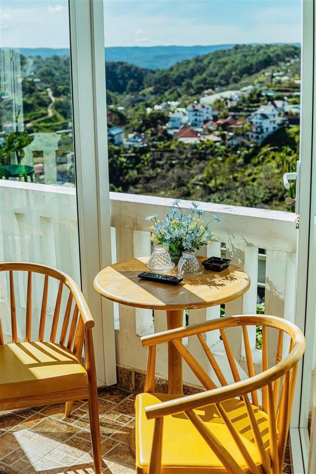 Bán nhà phố mặt tiền hoàng hoa thám  đà lạt. 415.9m2, 3 tầng 6p. đường ô tô. sổ riêng, 25 tỷ