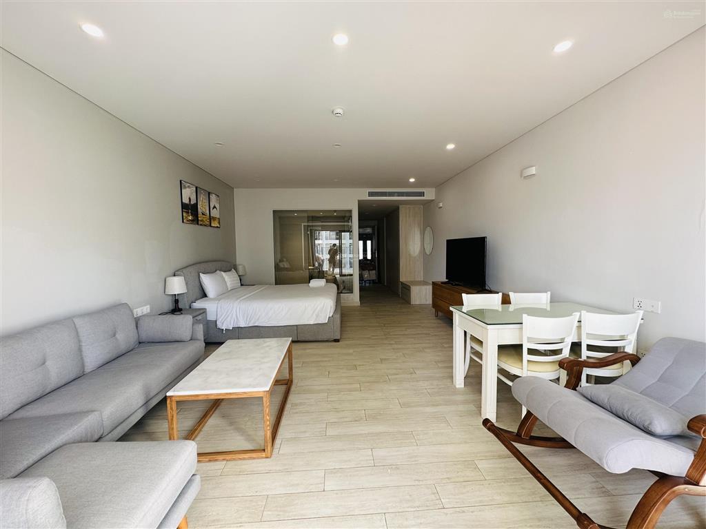 Bán toà căn hộ cao cấp gold coast tầng cao view biển và hồ bơi giá 4 tỷ 300 triệu