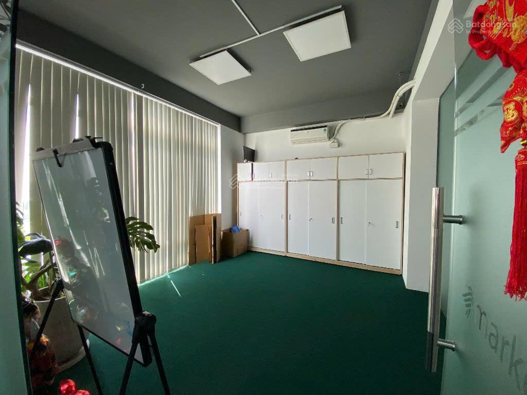 Cho thuê văn phòng mặt tiền đường nguyễn văn trỗi phường 10 quận phú nhuận 140m2 28tr/tháng free xe