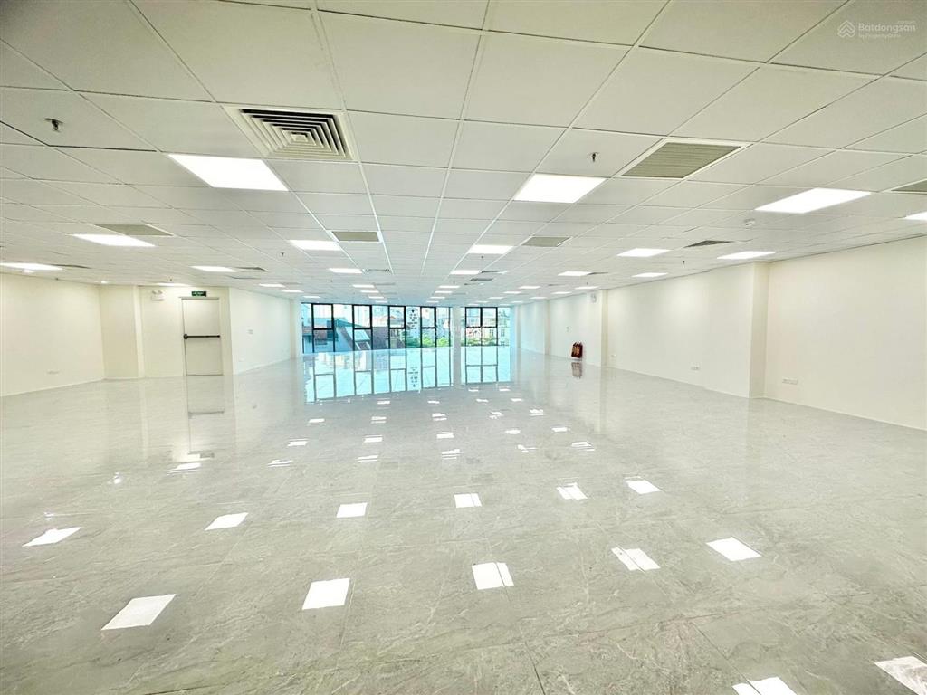 Văn phòng gần ga tân cảng điện biên phủ p.25, quận bình thạnh, dt 140m2 giá 25tr/tháng đã phí qlý