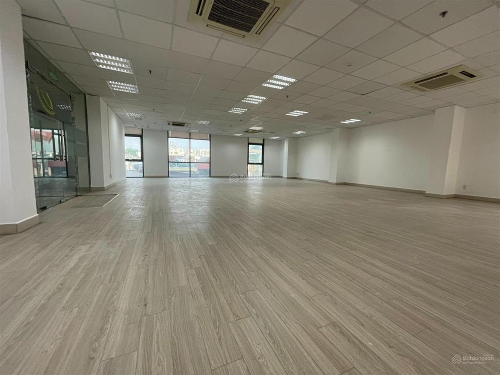 Cho thuê văn phòng đường ba tháng hai phường 12 quận 10 diện tích 150m2 giá 29tr/tháng cc