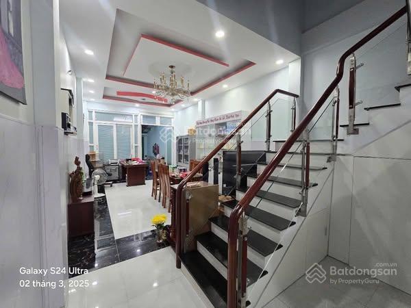 Chủ ngộp hạ giá bán gấp! vĩnh phú 32 1 trệt 1 lầu 3pn dt 4x20m. giá thiện chỉ 2 tỷ